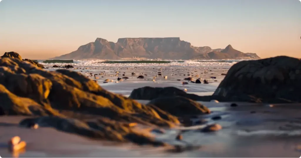 Table Mountain and Cape Town coastline under clear skies, showing the ideal conditions for visiting South Africa in shoulder season
